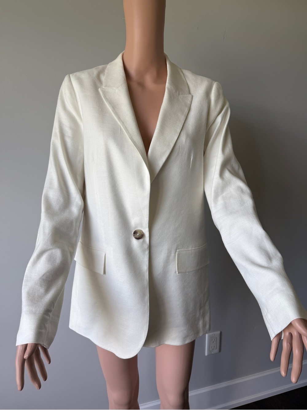 RW&CO. Off-White Single-Button Blazer